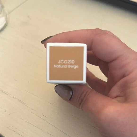 JOAH-Crystal Glow Tinted Luminizer Stick - Natural Beige- brand new in box - Picture 2 of 4